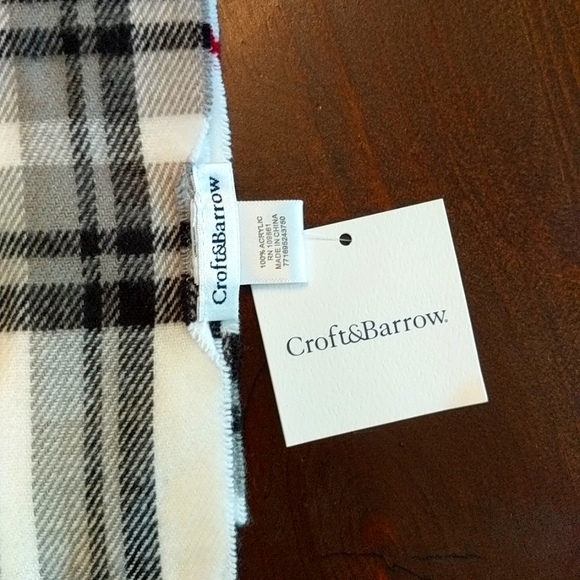 NWT- scarf, hat and gloves set. Brand: Croft & Barrow, one size - Picture 2 of 3